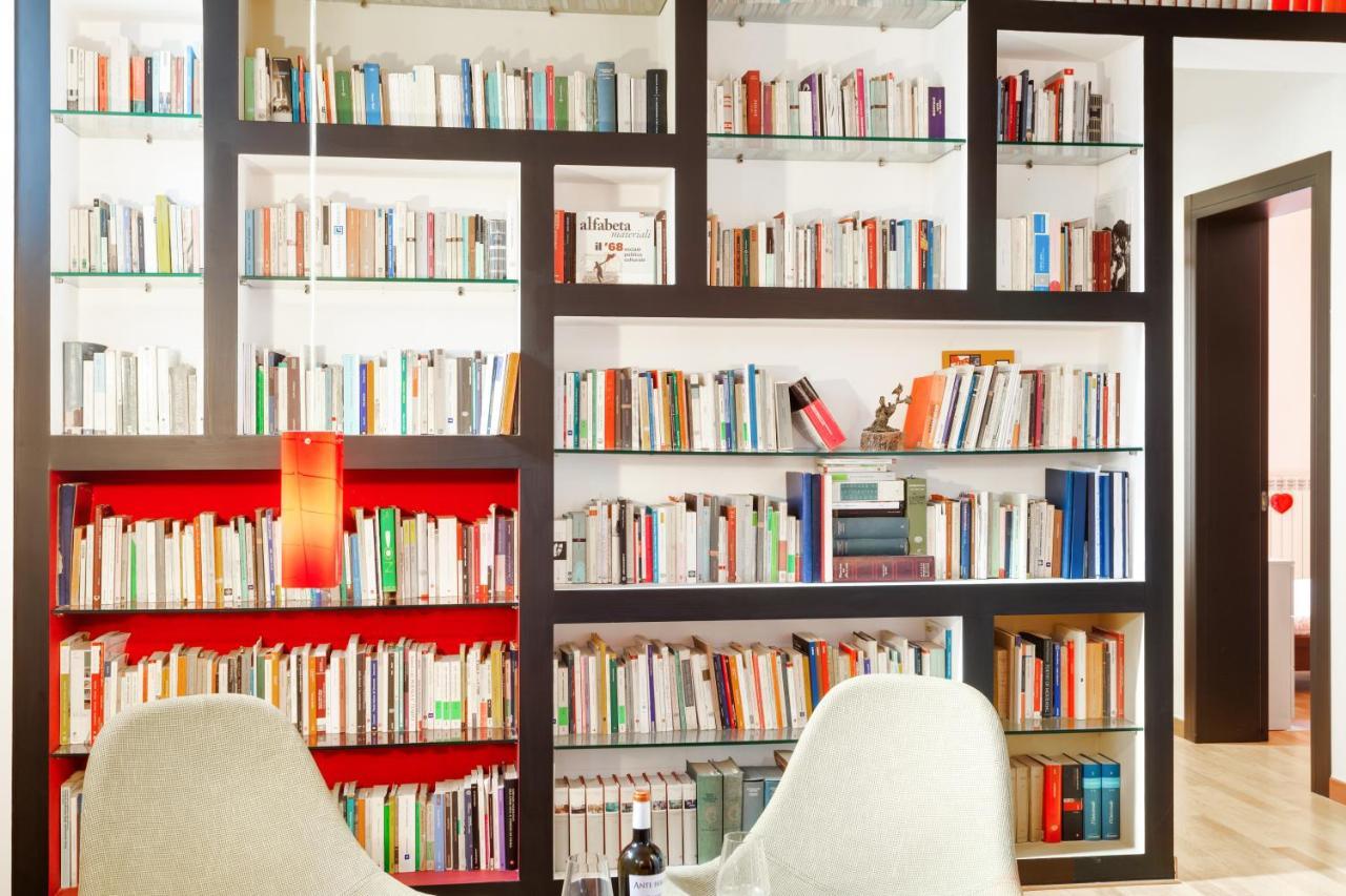 *movies & Books* Stylish House With Jacuzzi *