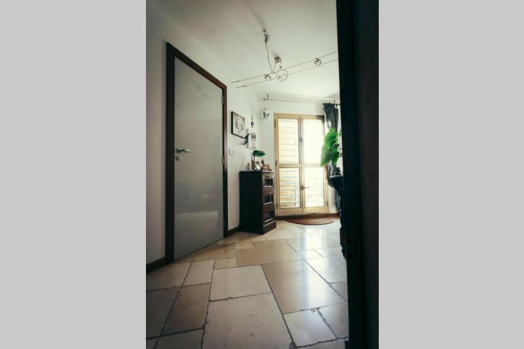 Appartamento Centro, Bivani Con Terrazzo. *