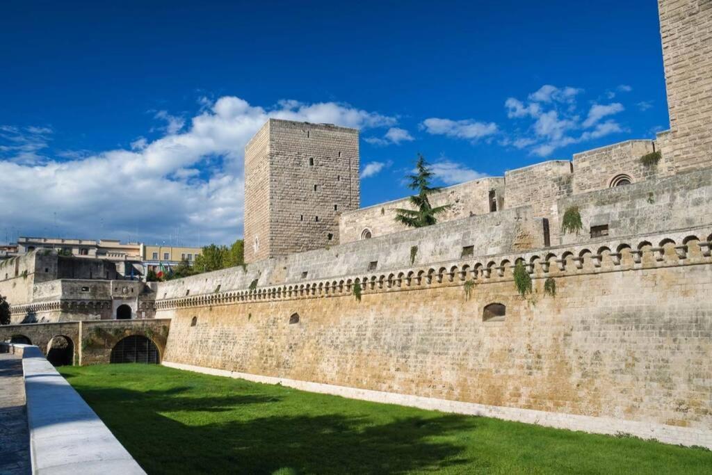 Palazzo Manfredi 37 * Bari