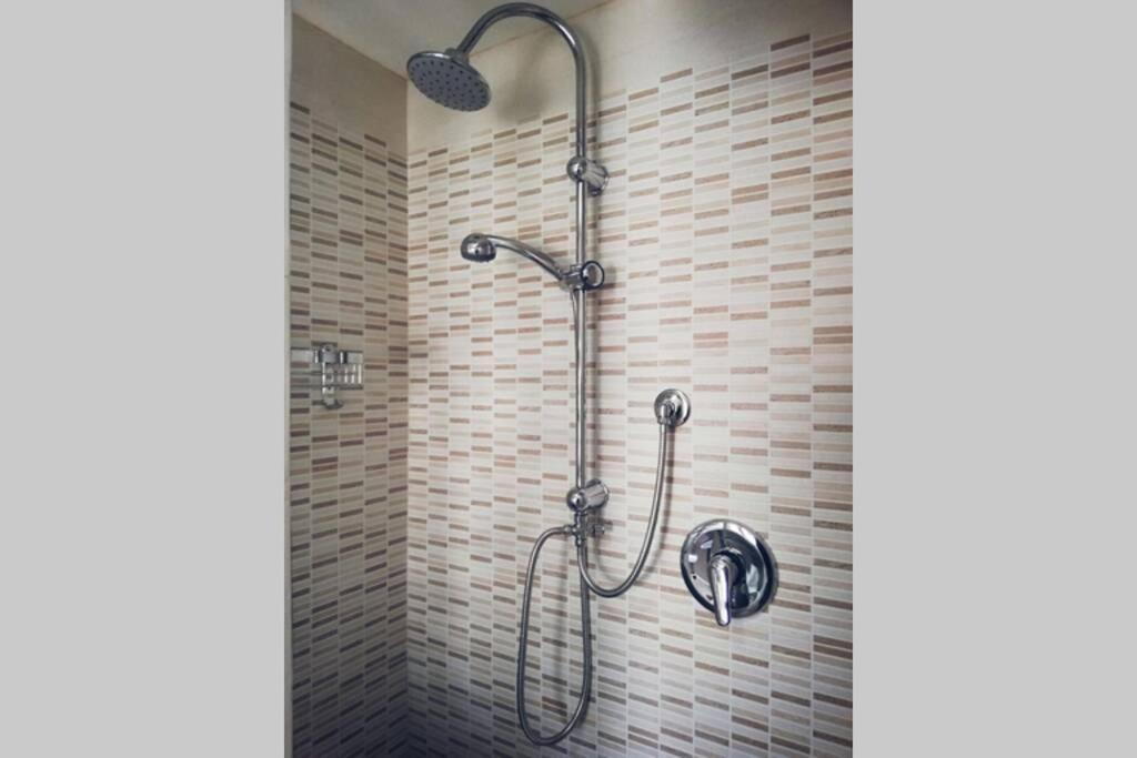 Palazzo Manfredi 37 * Bari