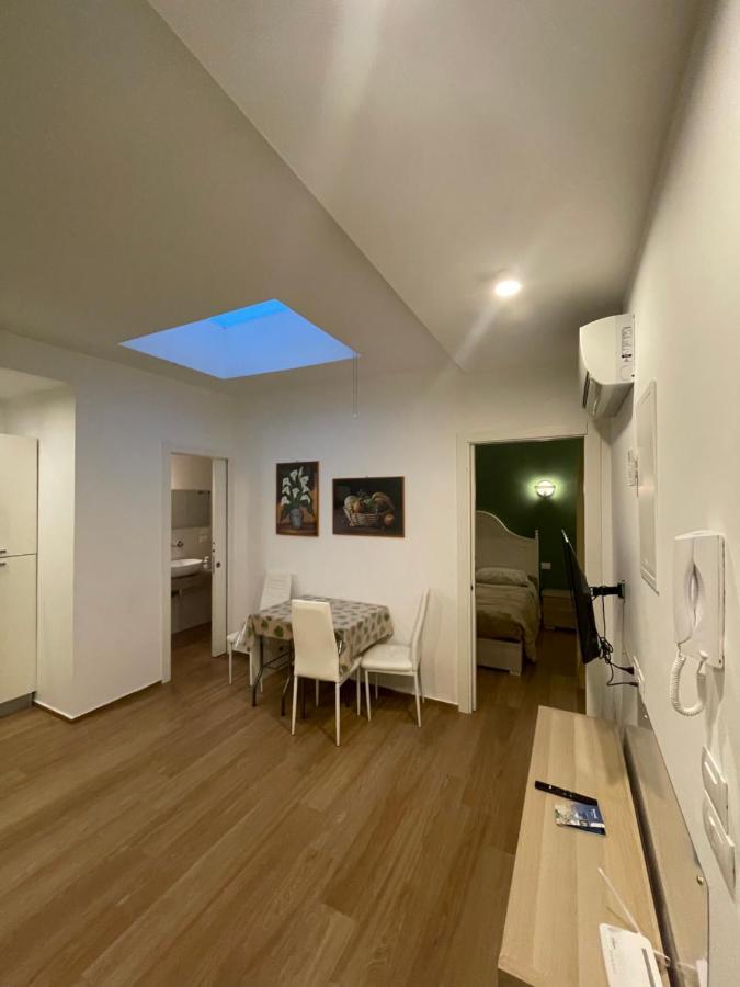 Apartment Sisters' House *
