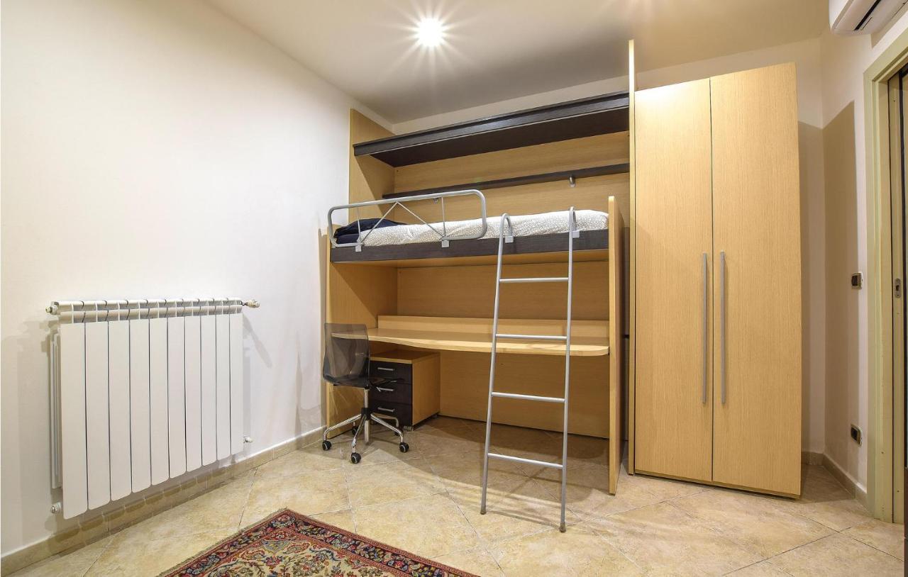 Stunning In With 3 Bedrooms And Wifi Apartament Bari