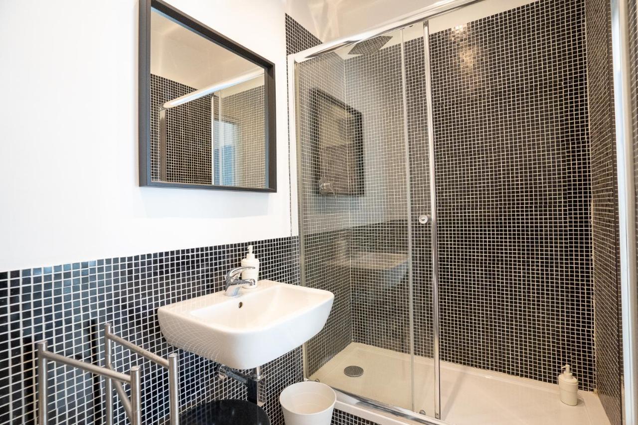 Guest house Cavour Centro _ Brand Life _