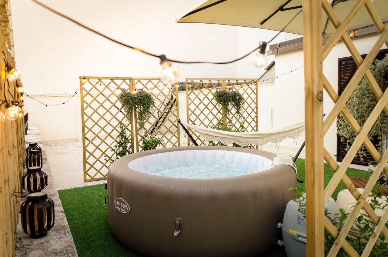 Apartment Apulialux Penthouse & Garden Con Spa In Centro