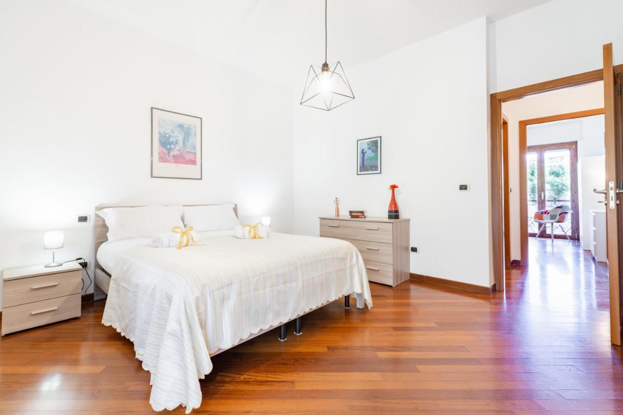 Roomy With Terrace & Parking Apartment Bari