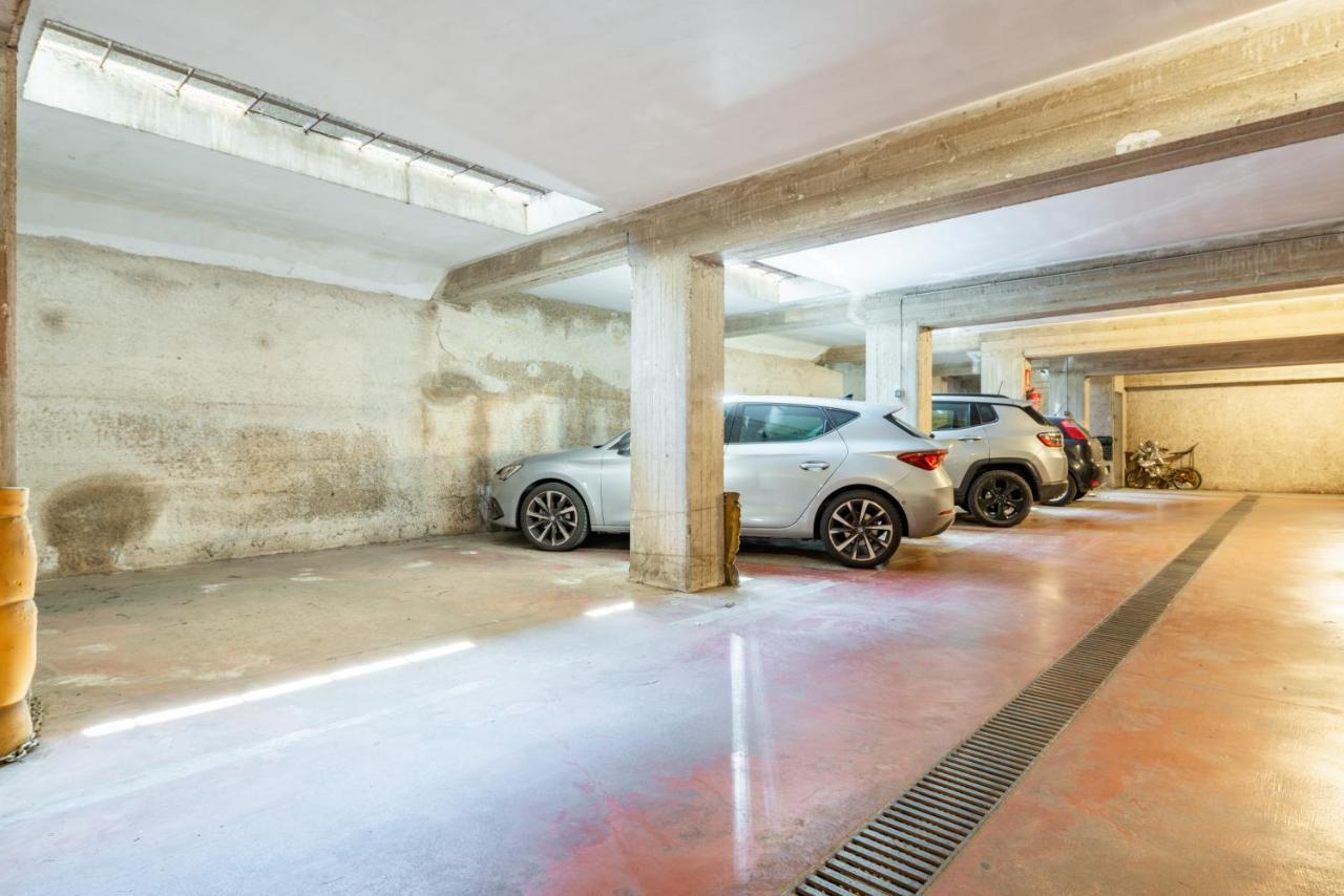 Roomy With Terrace & Parking