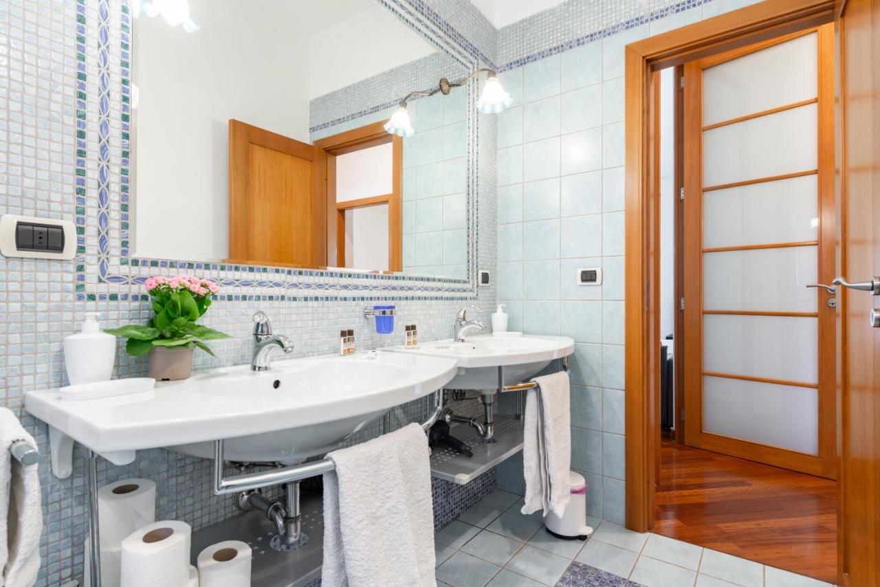 Roomy With Terrace & Parking Bari