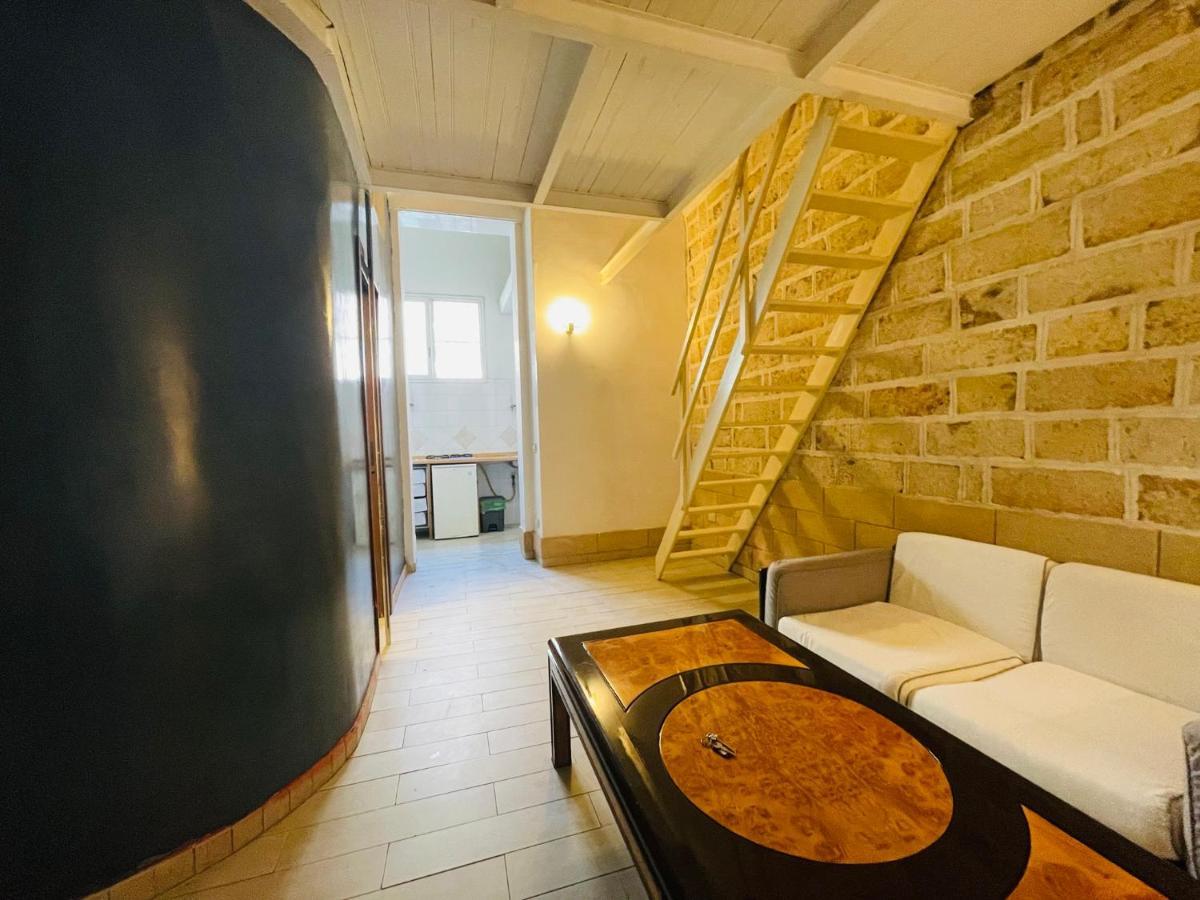 Ground Floor Center 85 Apartment