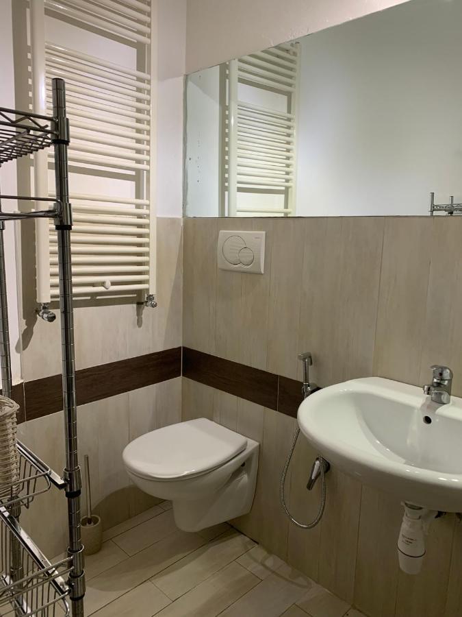 Ground Floor Center 85 Apartment