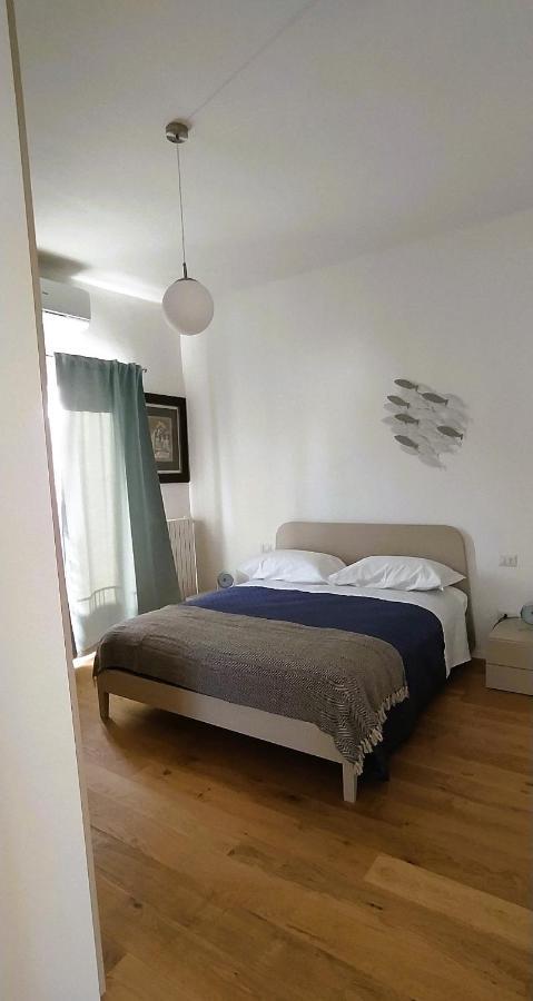 Via Genova 31 *