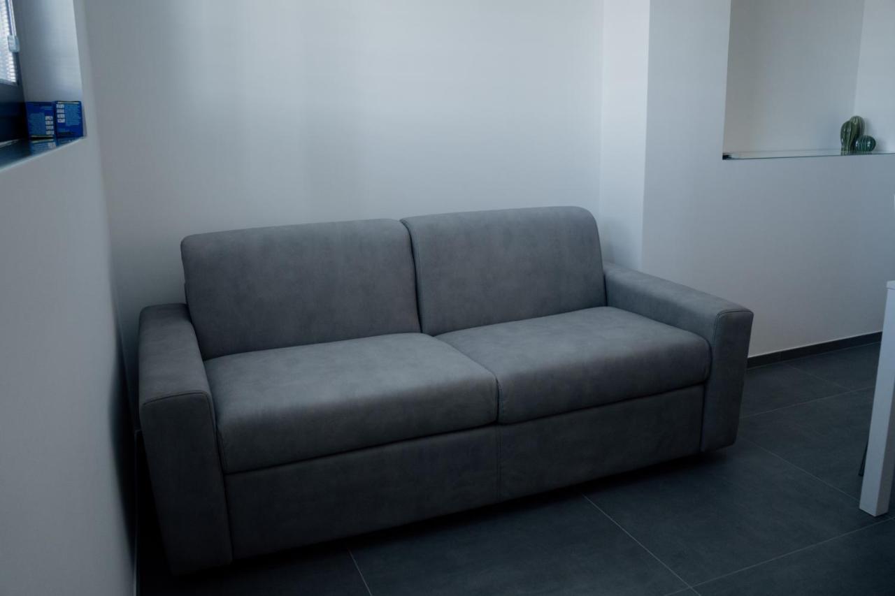 Domus - Lucrezio - *