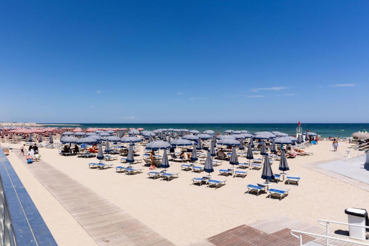 Levante And Apartment