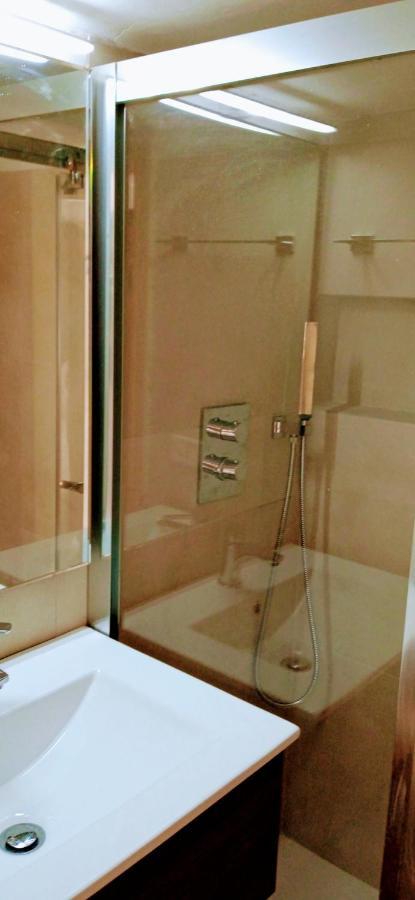 House Apartment *