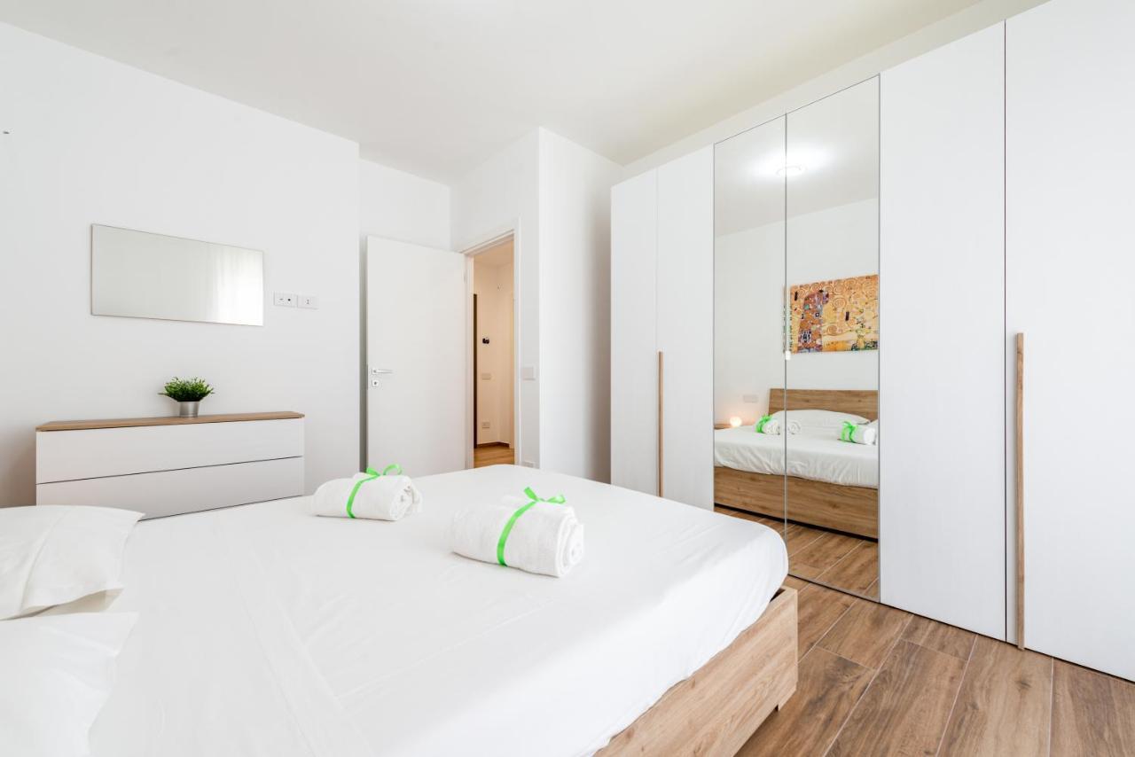 Apartment Station With Parking *