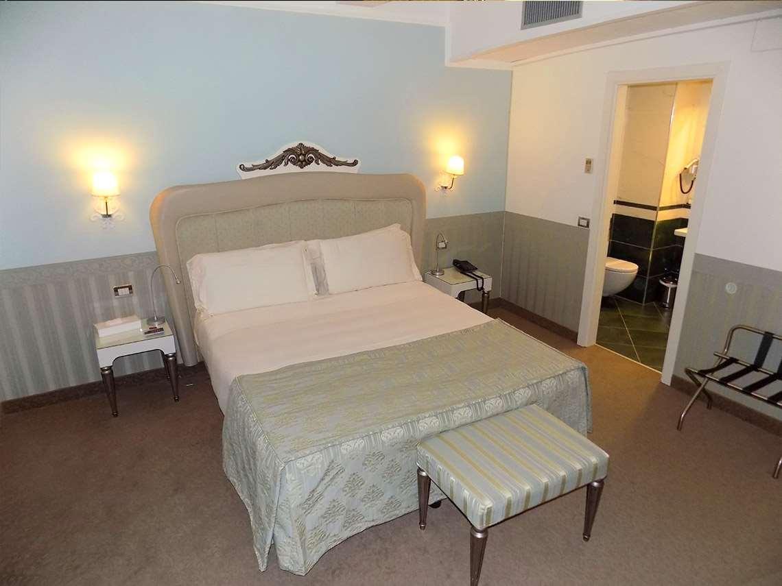 Hotel Jr Oriente Bari