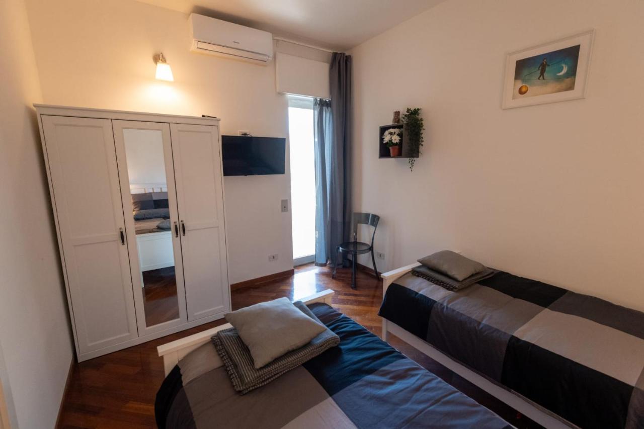 Nocleg ze śniadaniem Suite184 *