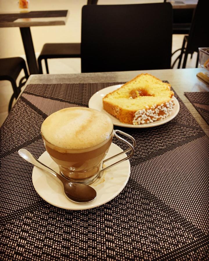 Acomodação com café da manhã  Mercadante Bari