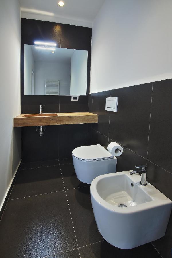 Interno 7 *