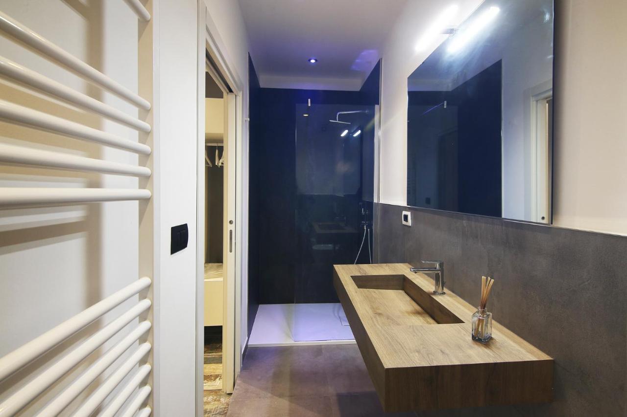 Interno 7 *