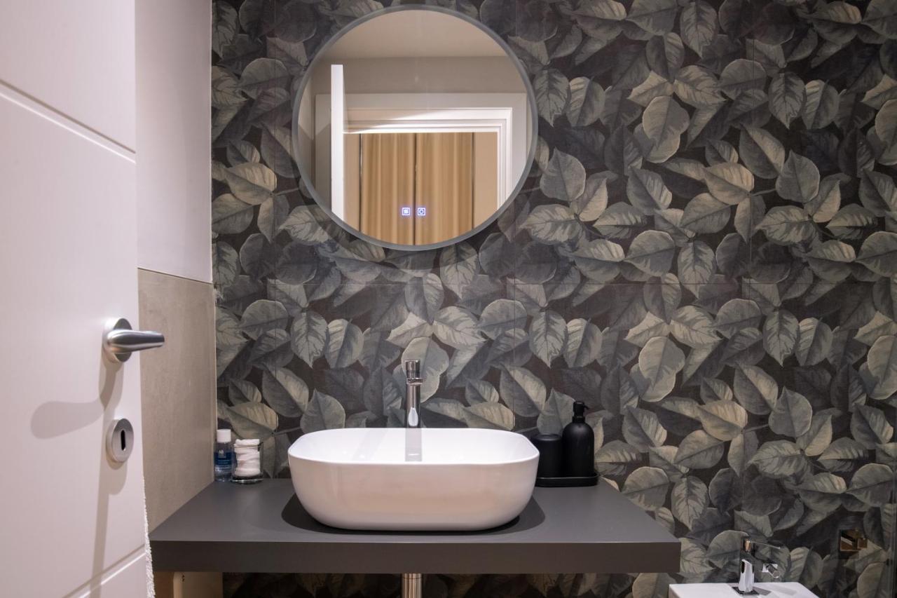 Room24 R Apartman *