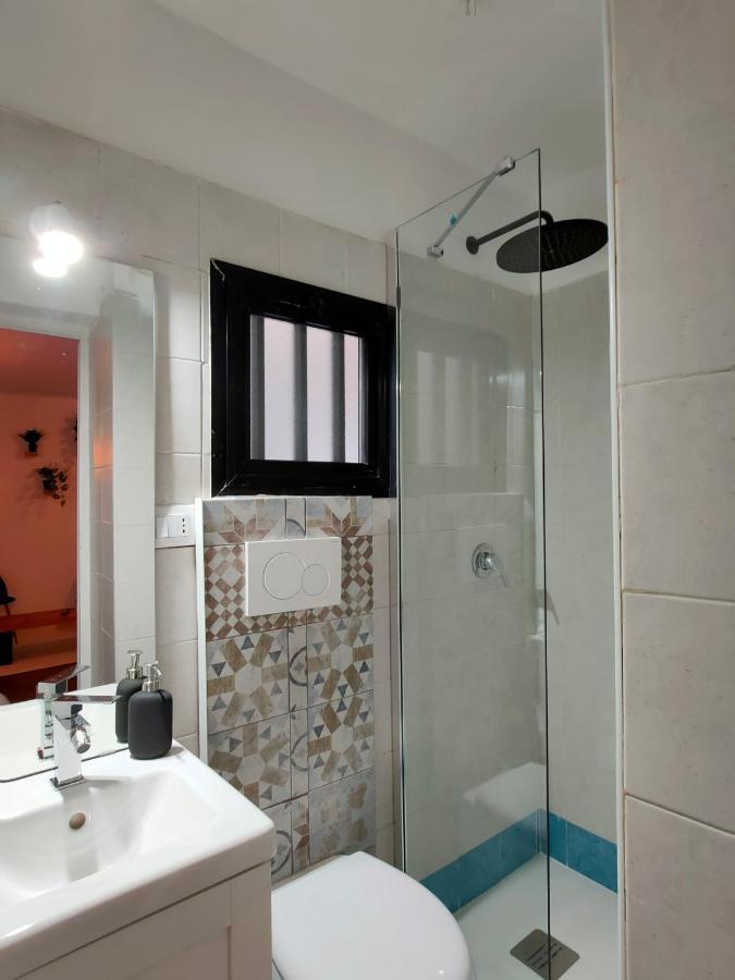 Green Room Apartment *