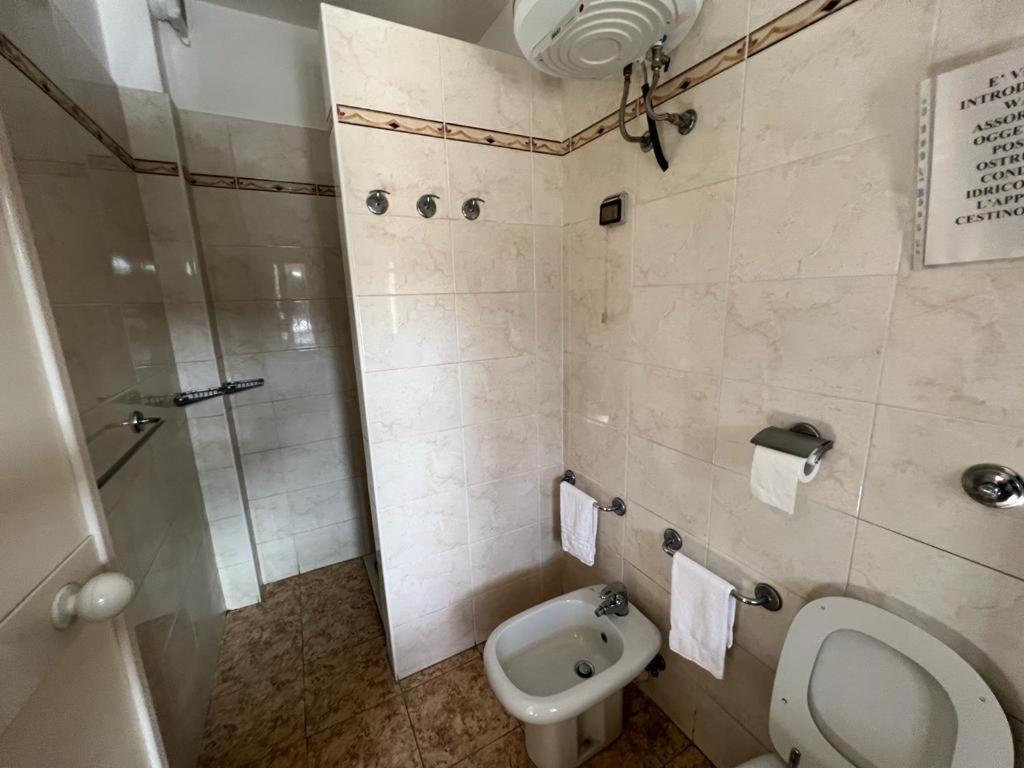 Mare Pineta Khách sạn *
