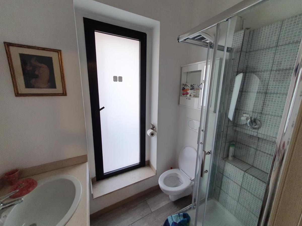 Very Apartment, By Shops, Bars, Restaurants Apartment *