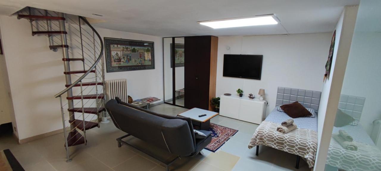 Private Flat By Old Town, Shops, Restaurants * Bari