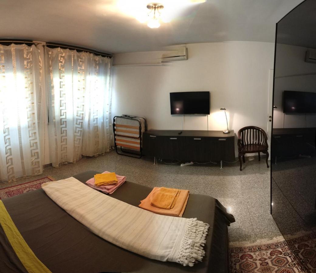 Castle Area Old Town Flat With Terrace And 2 Bari