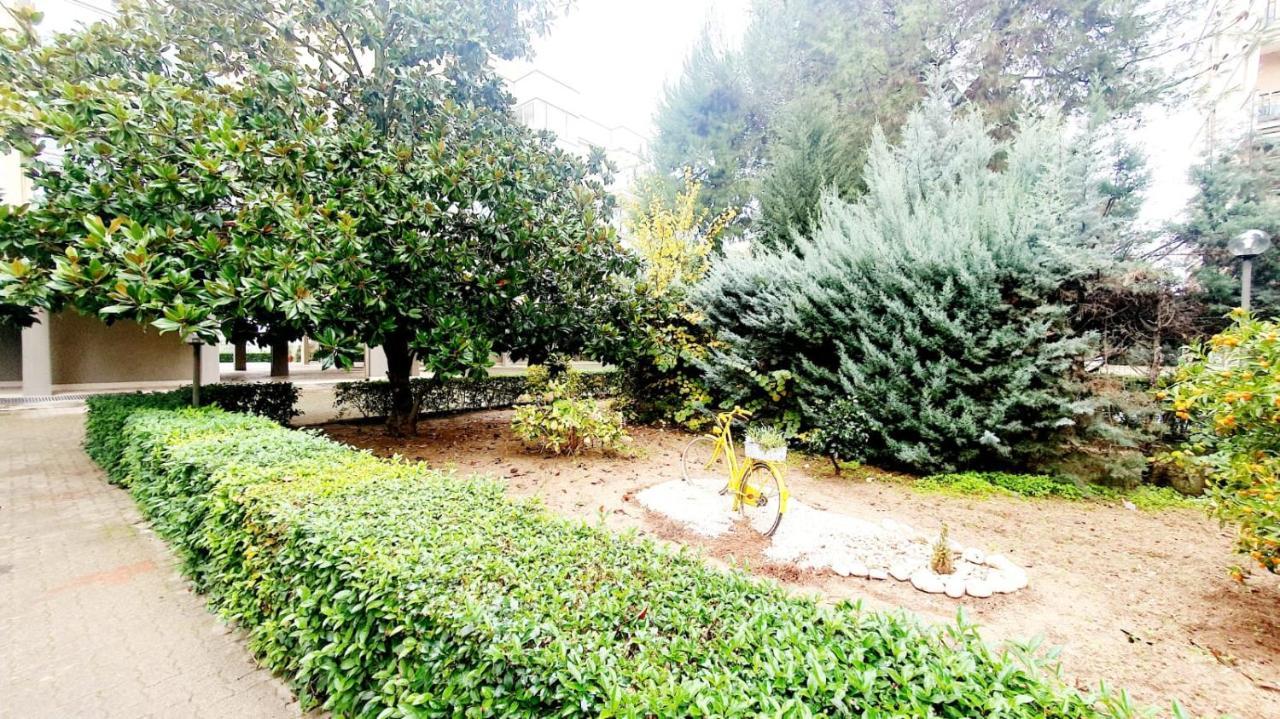 Garden Apartment *