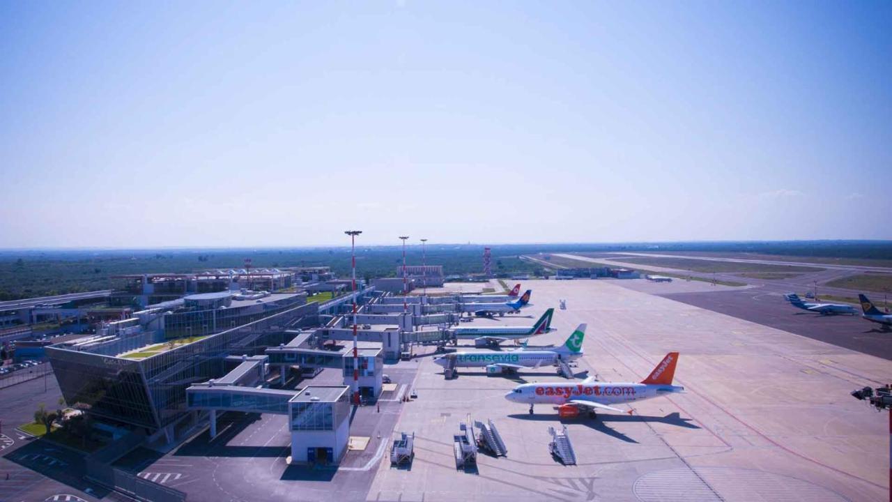 Gateway Airport Elegant Flat With Car Park Căn hộ Bari