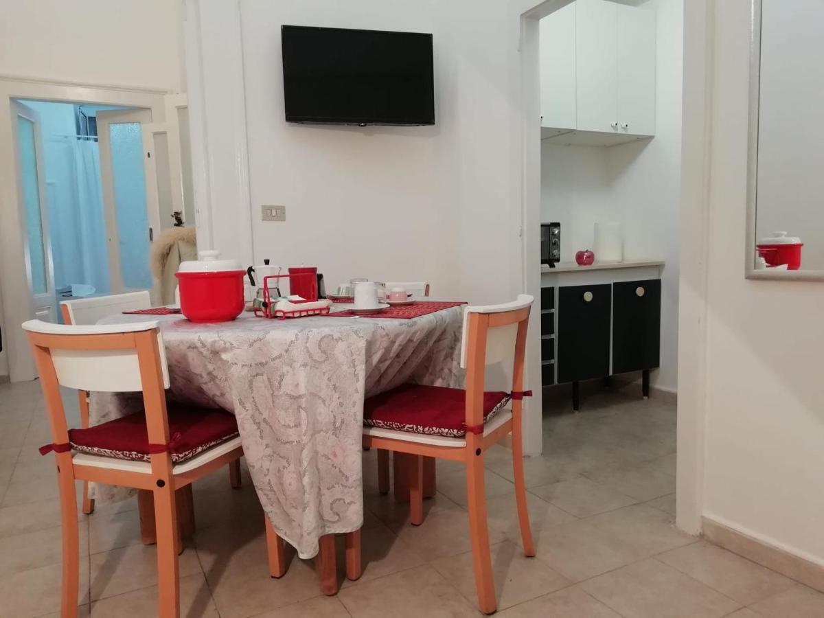 Rosso Quintino Apartment