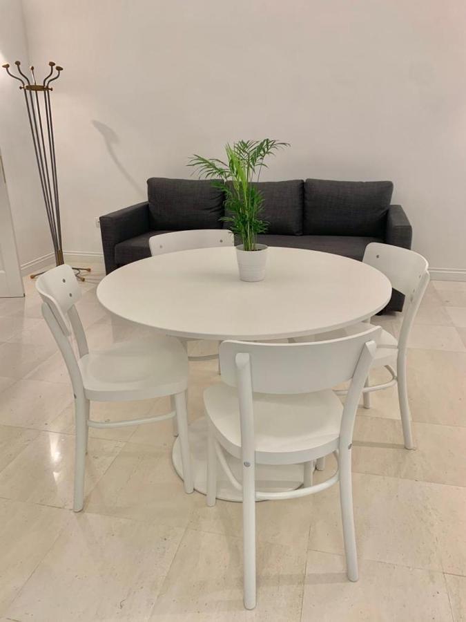 Federiciano White House - Center Apartment *