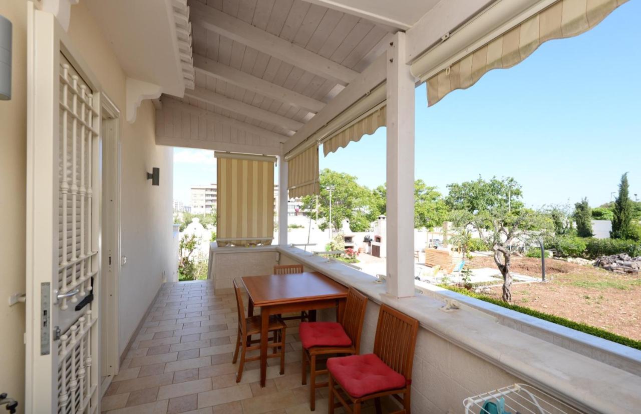 Casa Torre Di Specchio Con Piscina Bari
