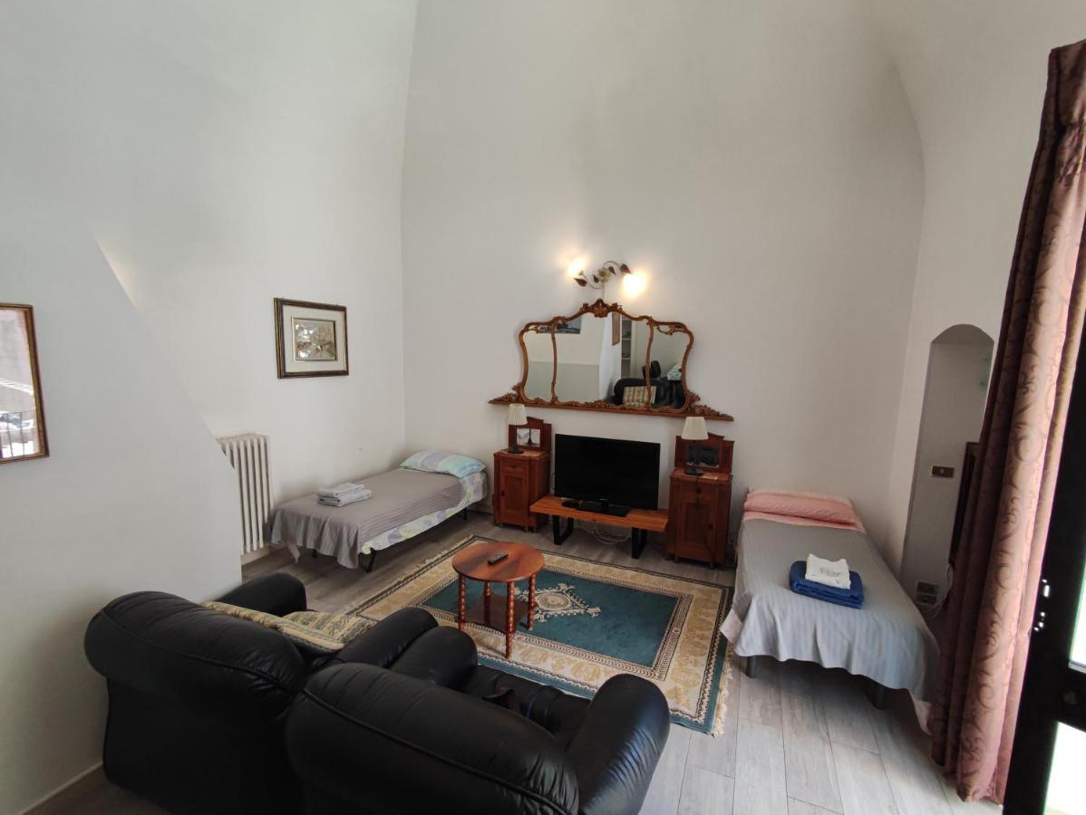 Very Apartment, By Shops, Bars, Restaurants Apartment