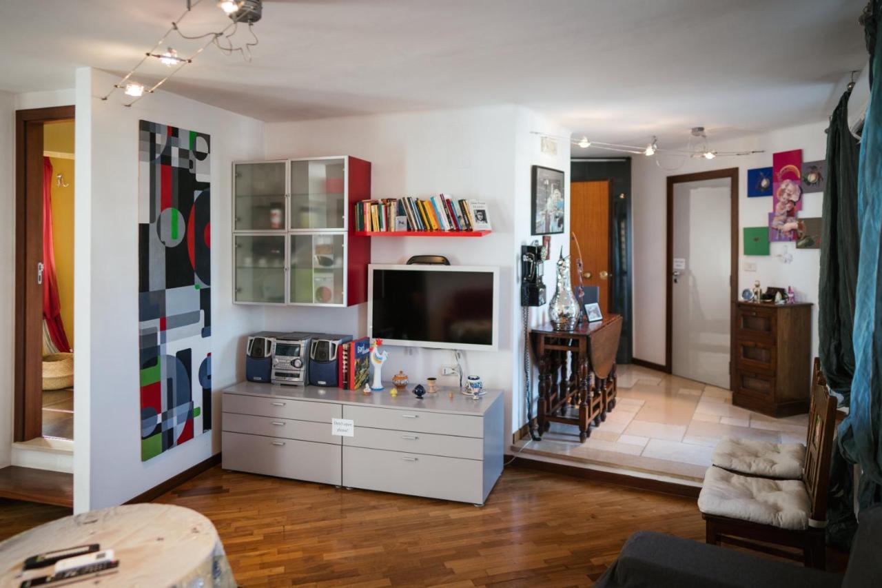 Centro, Bivani Con Terrazzo. Appartamento *