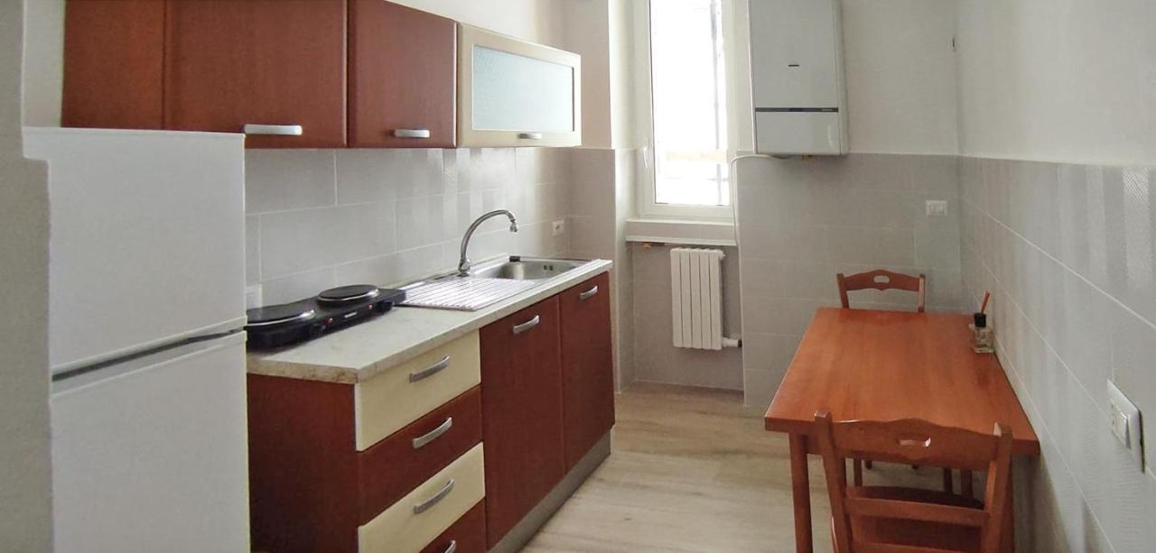 Nicholas 2 Apartment