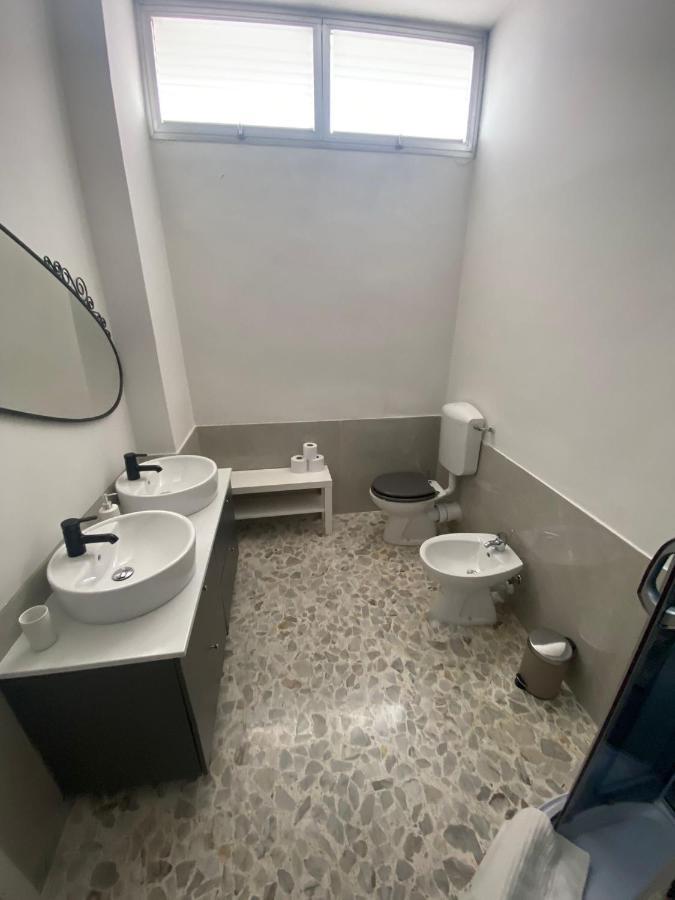 Cado Dalle Nubi 3 O 4 Posti Letto Con Bagno Privato E Doccia Idromassaggio Bari