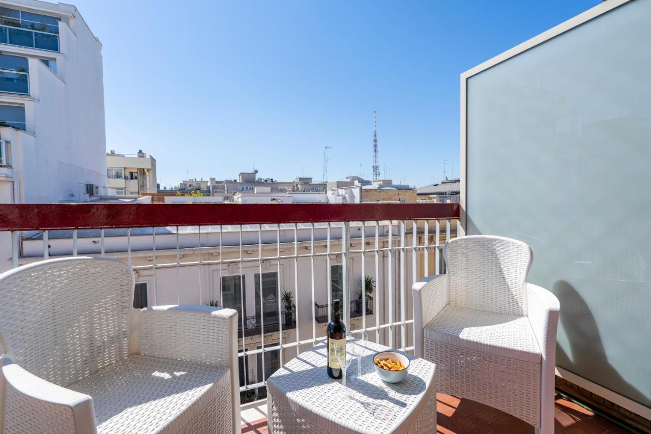 & Elegant Loft - With Balcony Apartment Bari