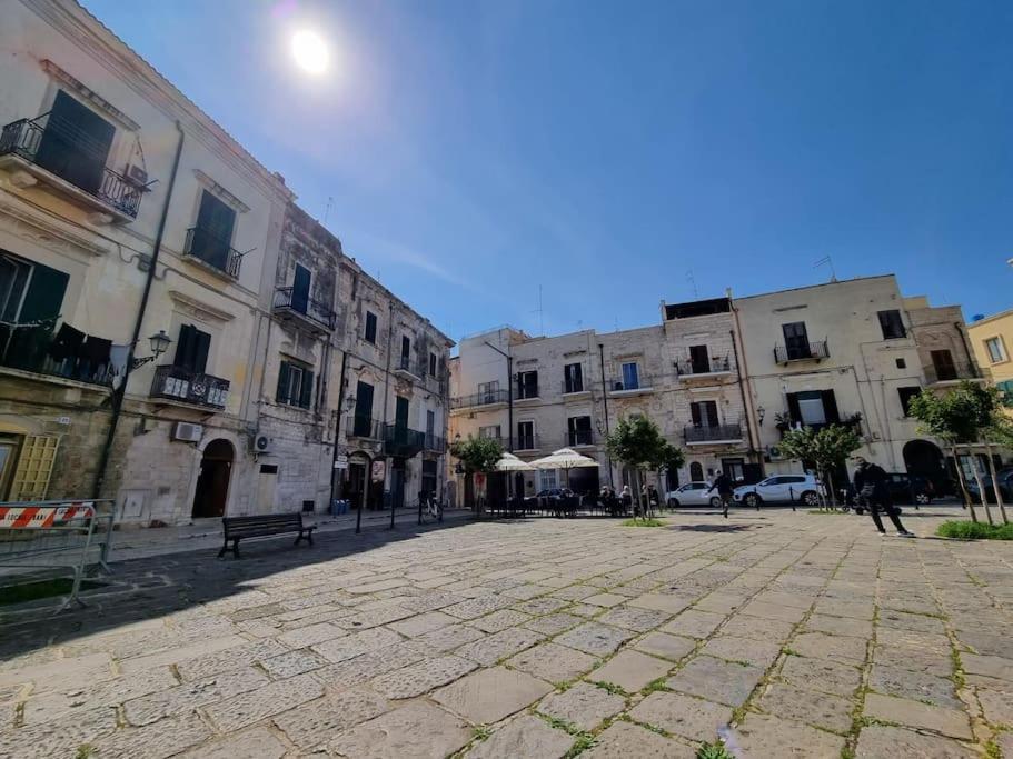 Piazza San Pietro * Bari