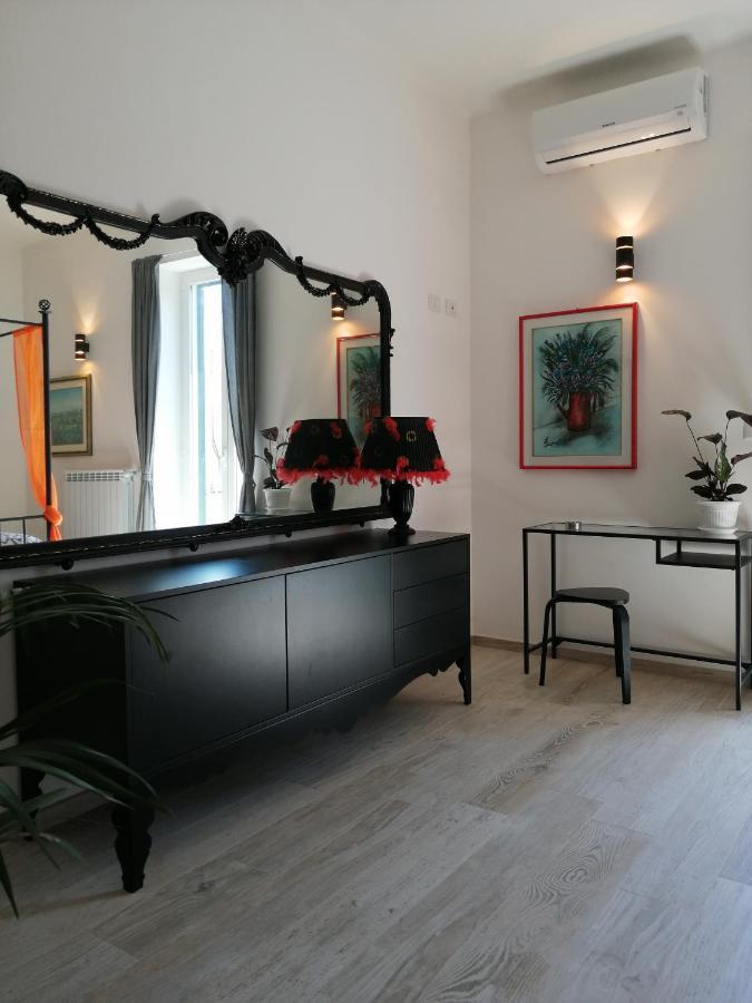 Love Mirrors And Flowers - Affitti Brevi Italia Apartment *