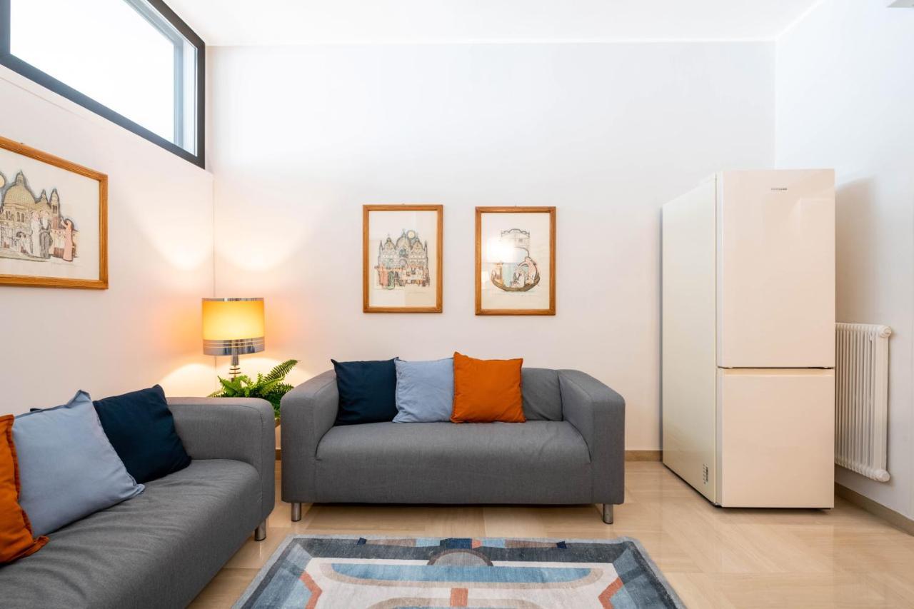 2 Bedrooms Penthouse In The Center Apartman