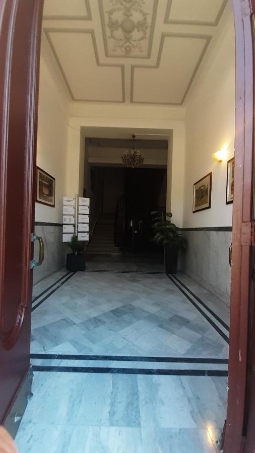 Interno5 *