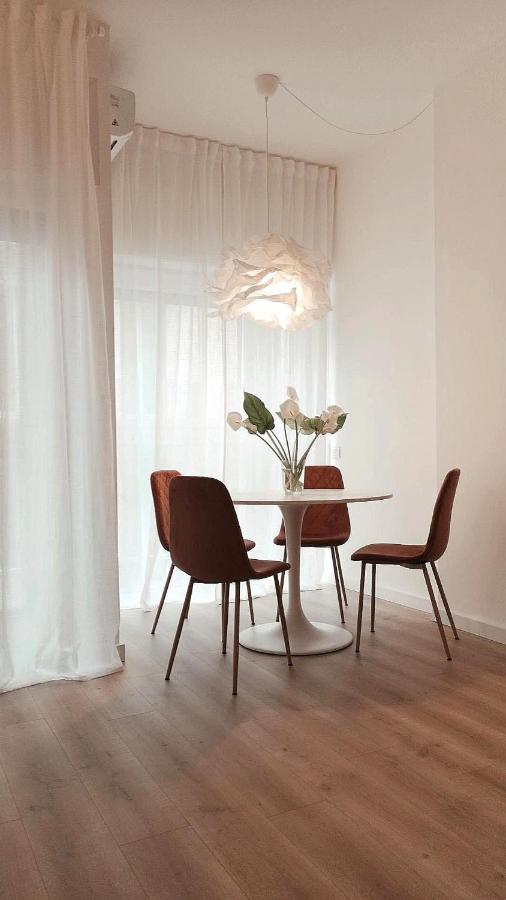 So Fine Petruzzelli Flat