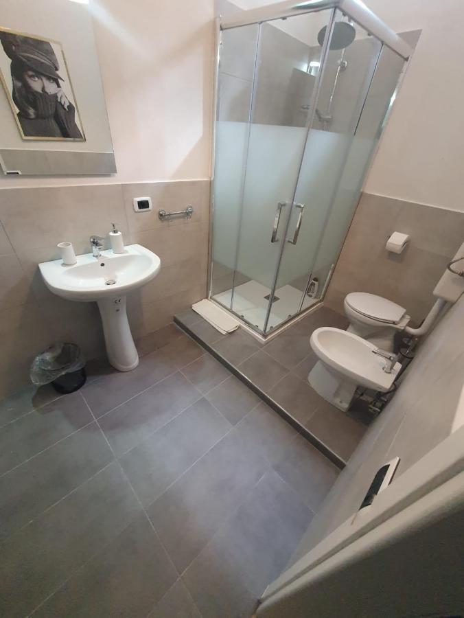 Casa Vacanze Cado Dalle Nubi 2 Ampie Stanze In 4-6 Posti Letto 1 Bagno Privato E Balconi Ideale Per Famiglie E Gruppo Di Amici Căn hộ *