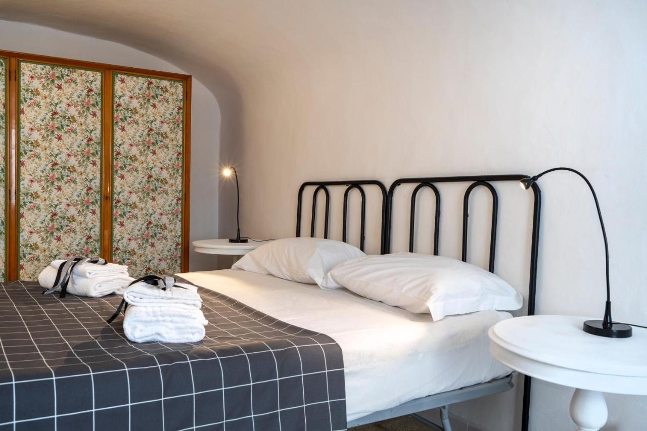 White&grey Comfy Apartment Bari