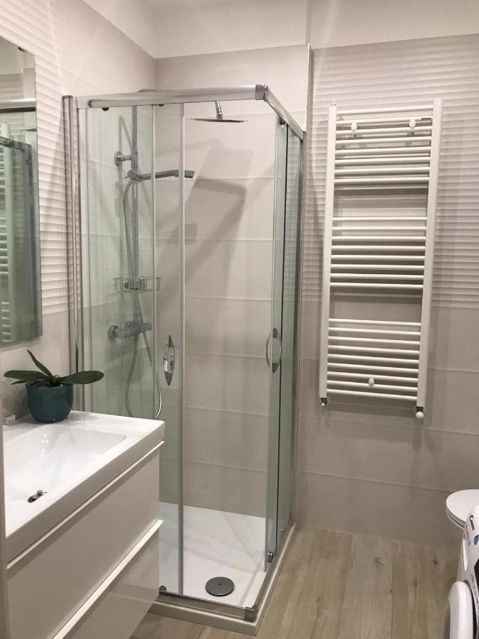 Central Modern Studio Apartment *