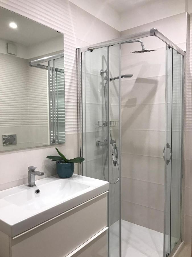 Central Modern Studio Apartment *