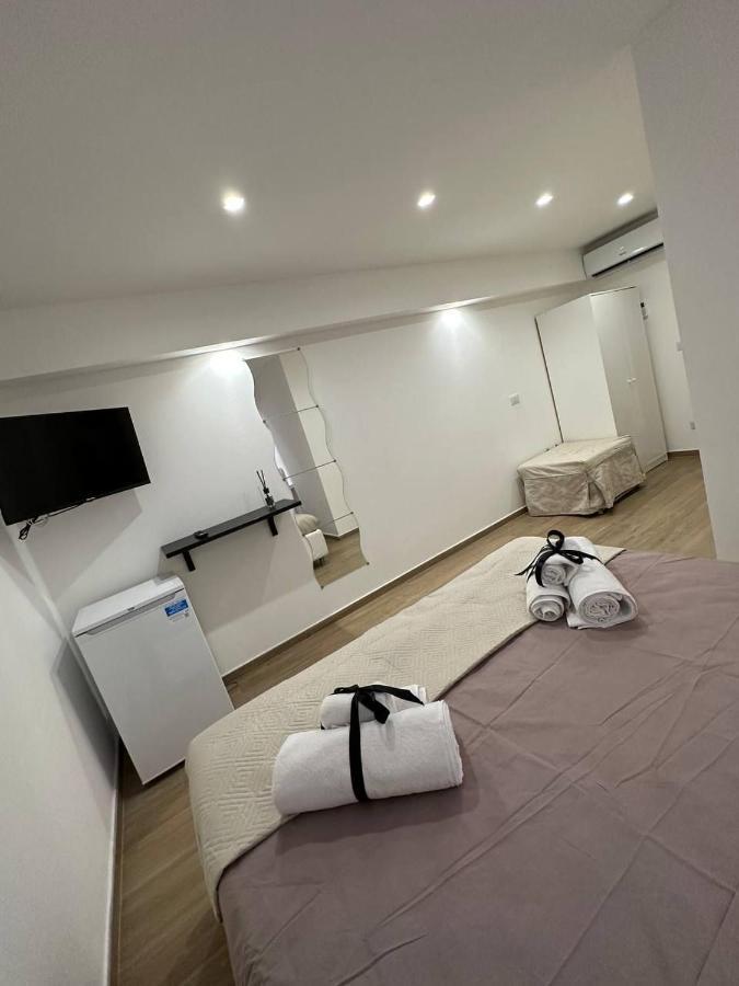 Black & White Luxury *