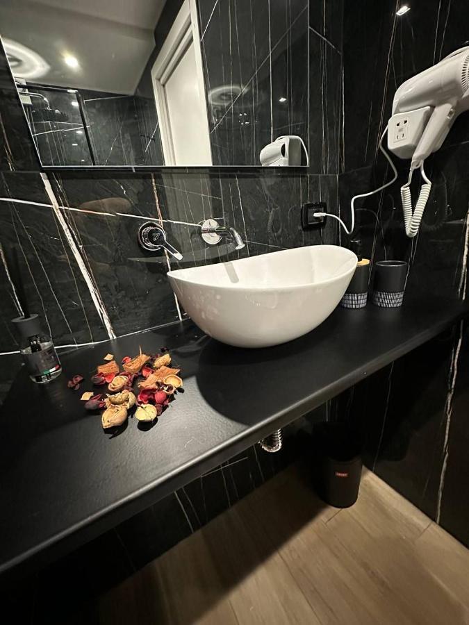 Black & White Luxury *